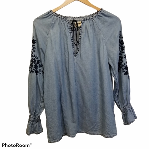 Gap Embroidered Chambray Top - Picture 1 of 4